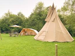 Drakflyg Lodge  Alpaca Tipi Glamping  Billingshurst