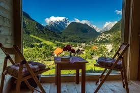 Glamping med Bergsutsikt  Dovje