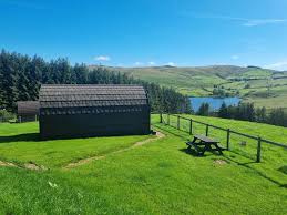 Skogarnas Tillflykt Glamping med Utsikt över Cambrian Mountains
