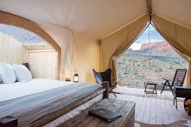 UNDER CANVAS ZION   Recensioner Bilder